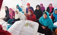 سخناانی ضد و نقیض طالبان در مورد تحصیل دختران 